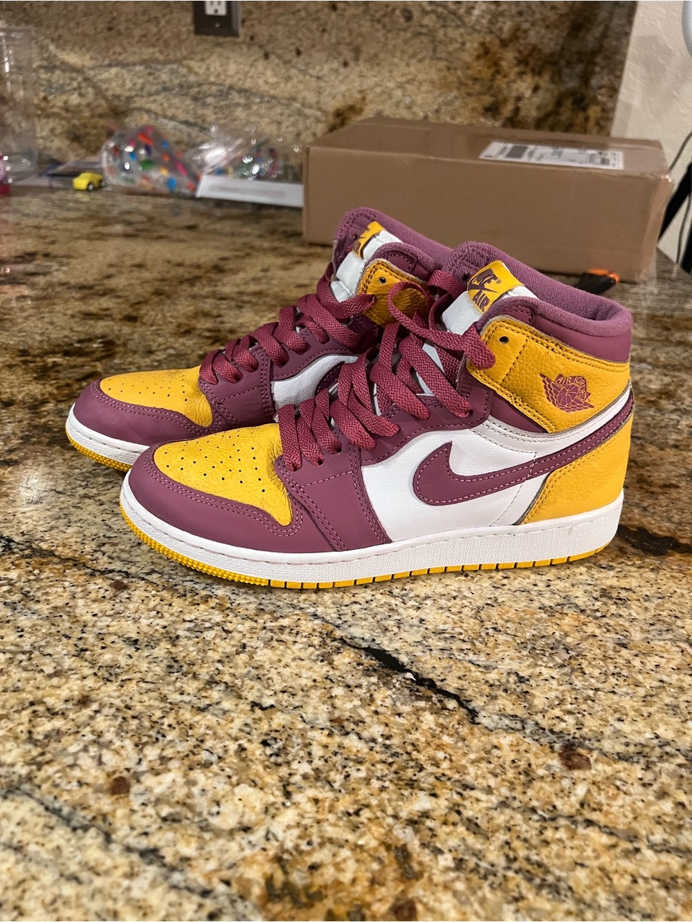 Air Jordan 1 Retro High OG Brotherhood GS Men’s 6 / Women’s 7.5